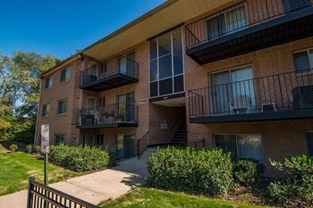 Glen Willow Apartments Balconies and Patios